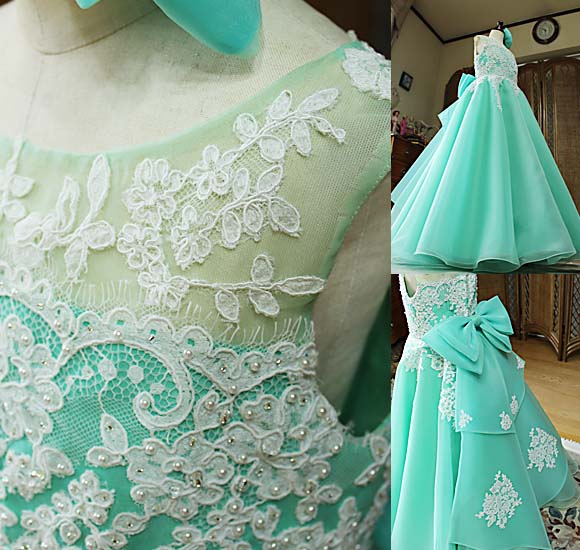 リバレースのデコルテ ビジュー仕上げ