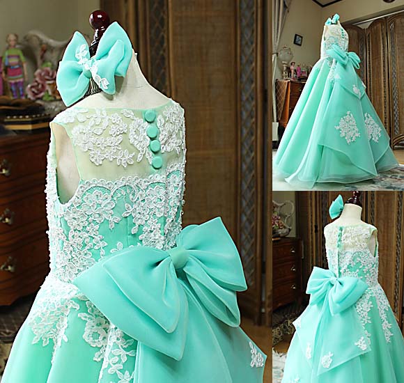 クルミボタン リバレースのデコルテ ドレスデザイン